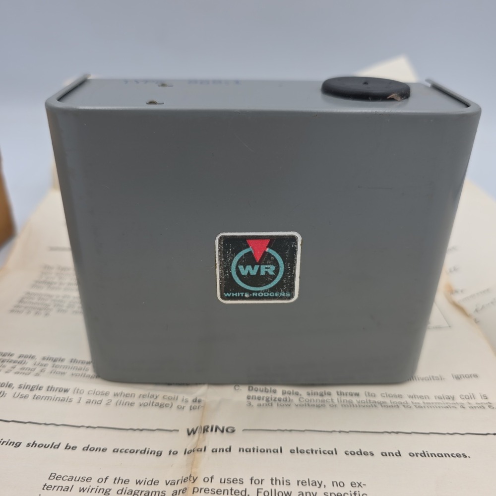 NEW IN BOX White Rodgers Type 868-1 E4 Relay Switch Action, D.P.D.T. Input 25Vac